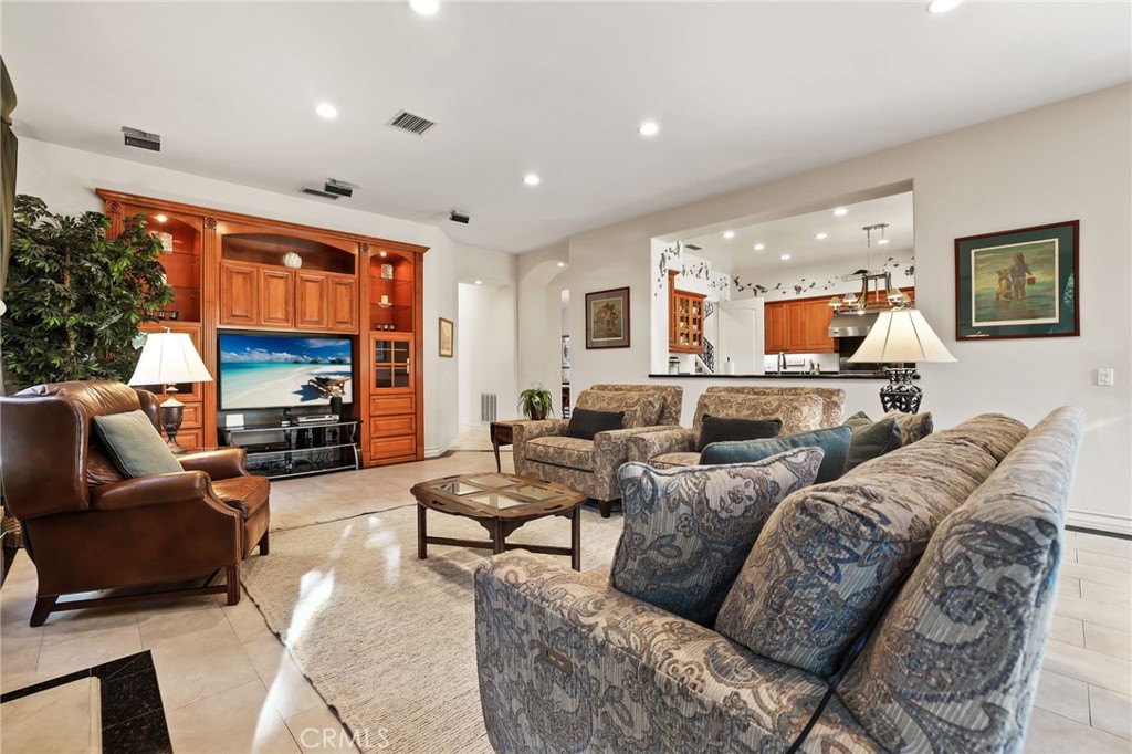 MLS #OC25262603 image #11