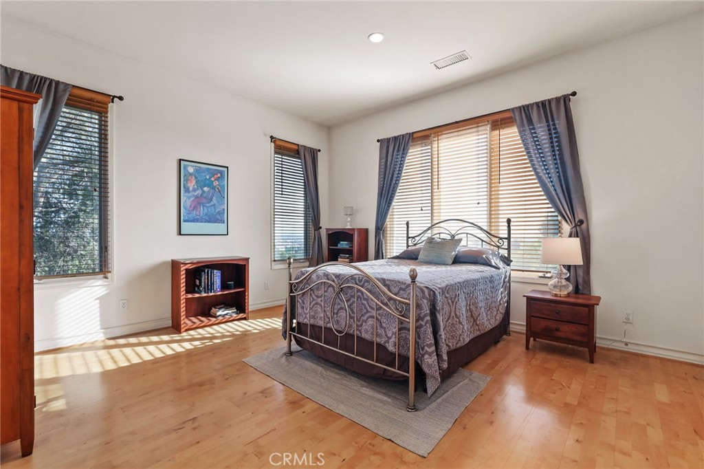 MLS #OC25262603 image #35