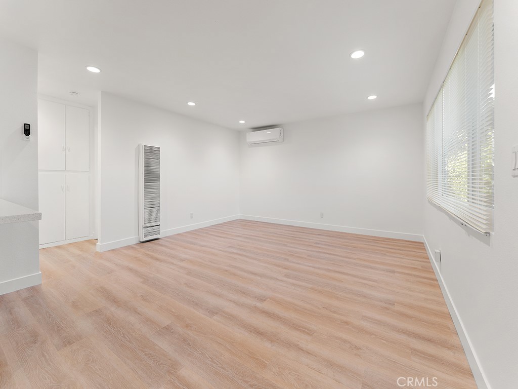 MLS #OC25262671 image #5