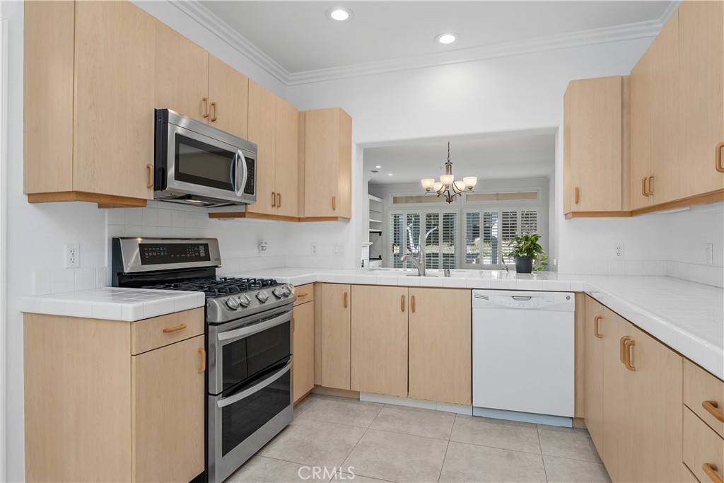 MLS #OC25262692 image #19