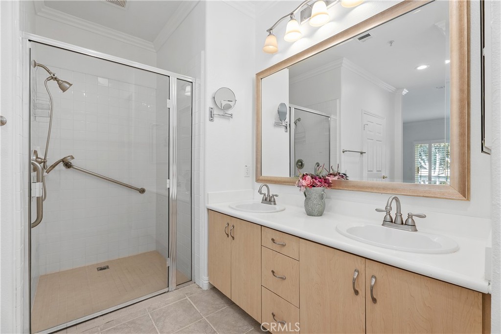 MLS #OC25262692 image #32