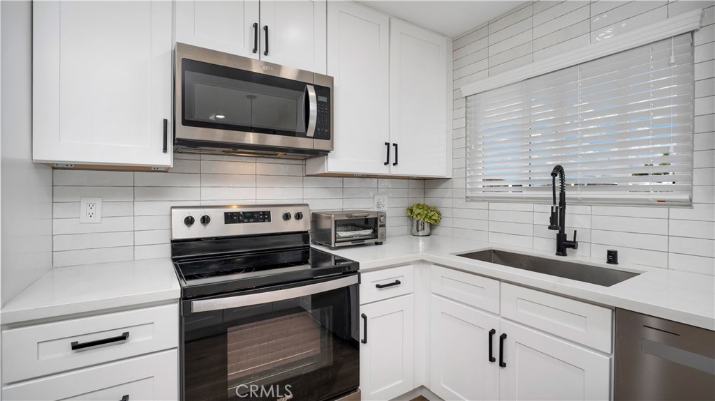 MLS #OC25262718 image #9