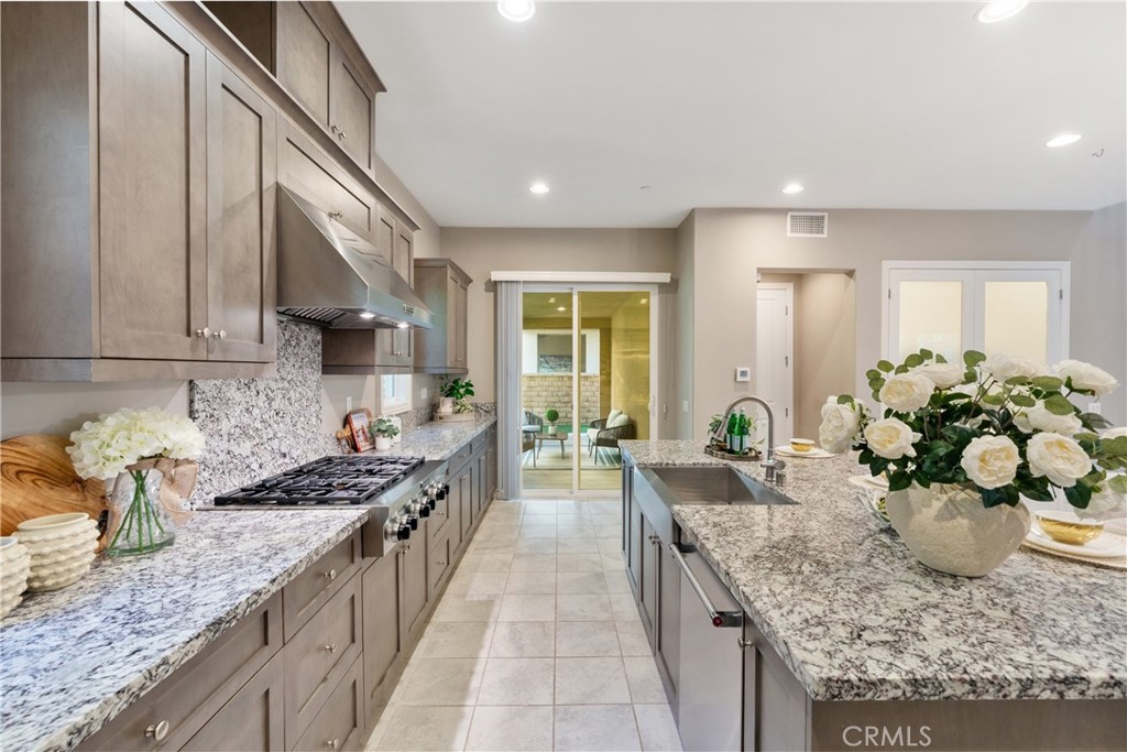 MLS #OC25262721 image #9