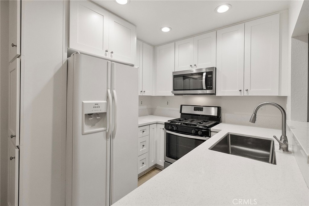 MLS #OC25262732 image #5