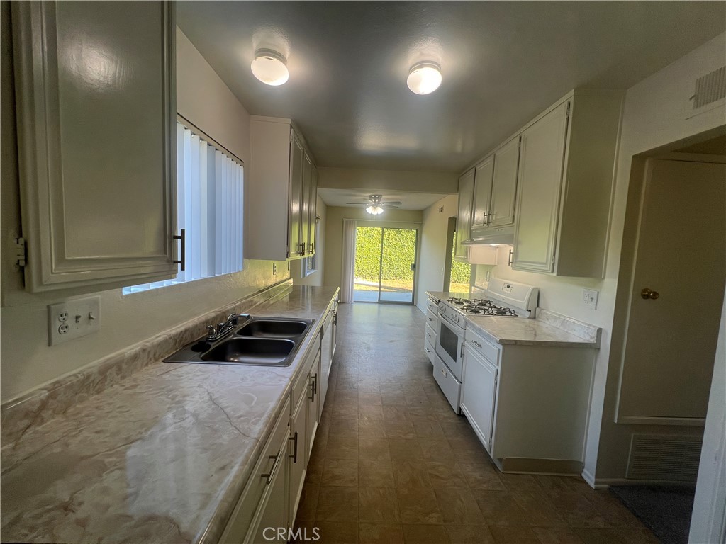 MLS #OC25262738 image #5