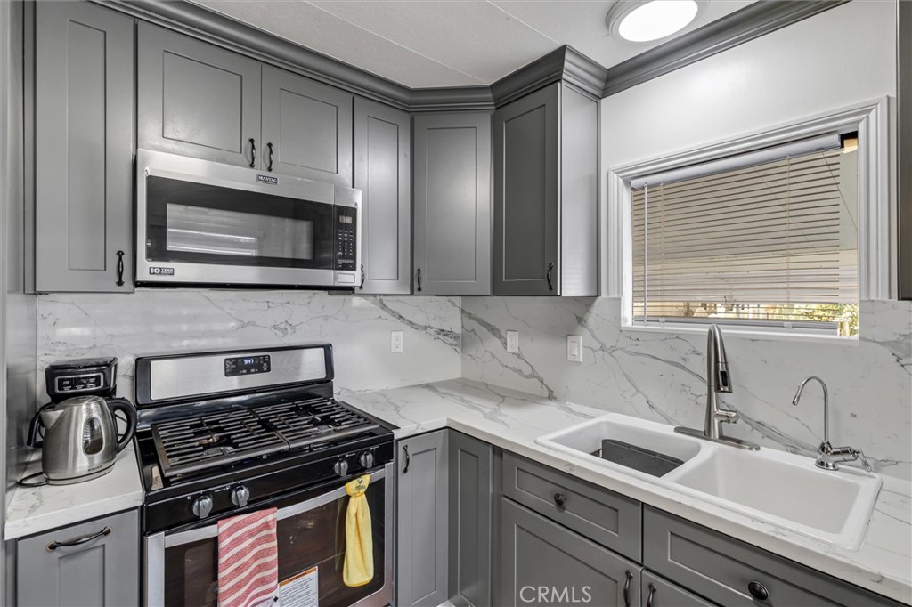 MLS #OC25262745 image #1