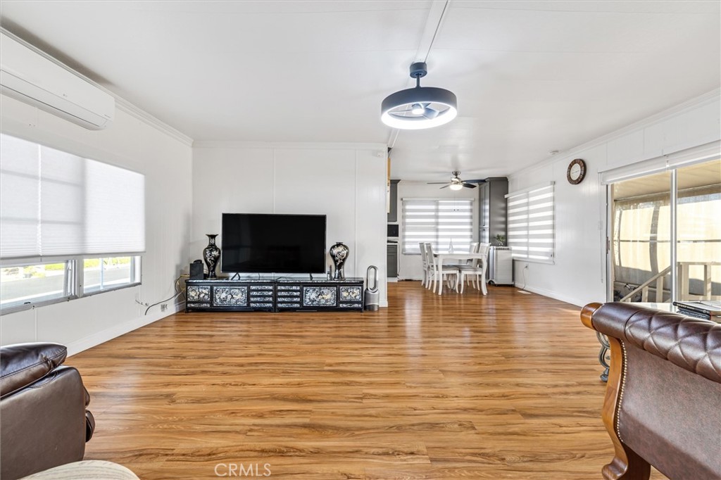 MLS #OC25262745 image #4