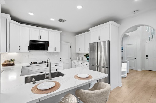 MLS #OC25262798 image #9