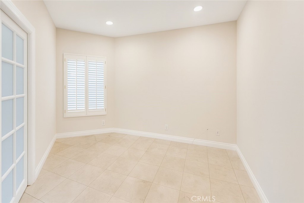 MLS #OC25262802 image #10