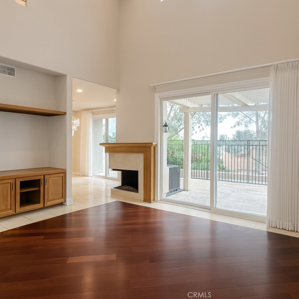 MLS #OC25262802 image #2