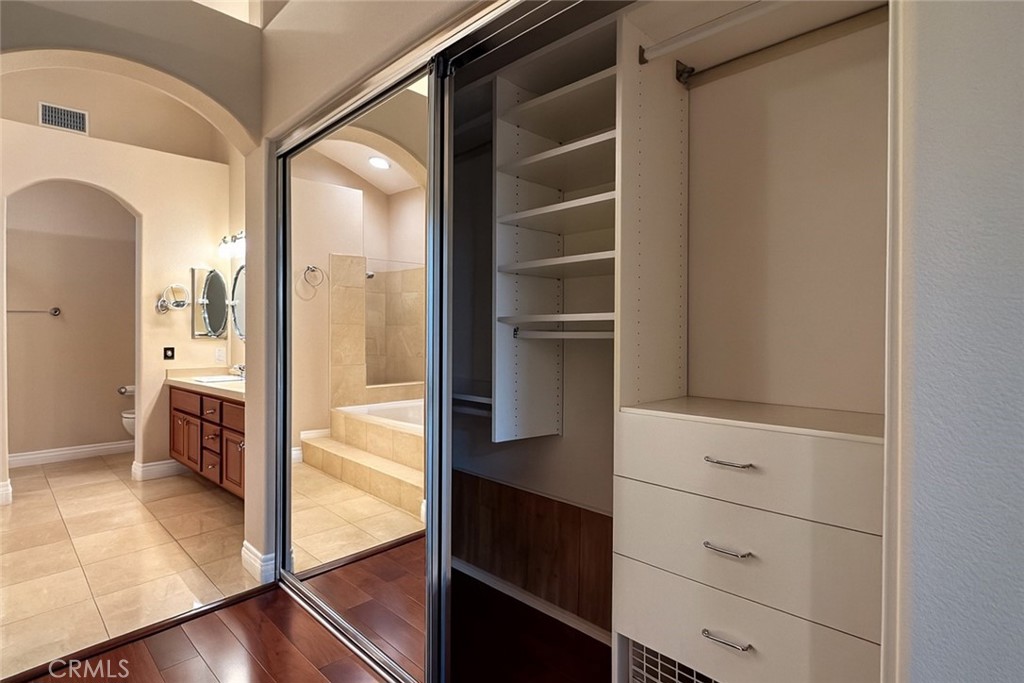 MLS #OC25262802 image #22