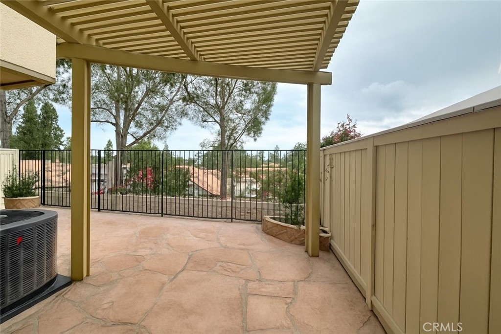 MLS #OC25262802 image #9