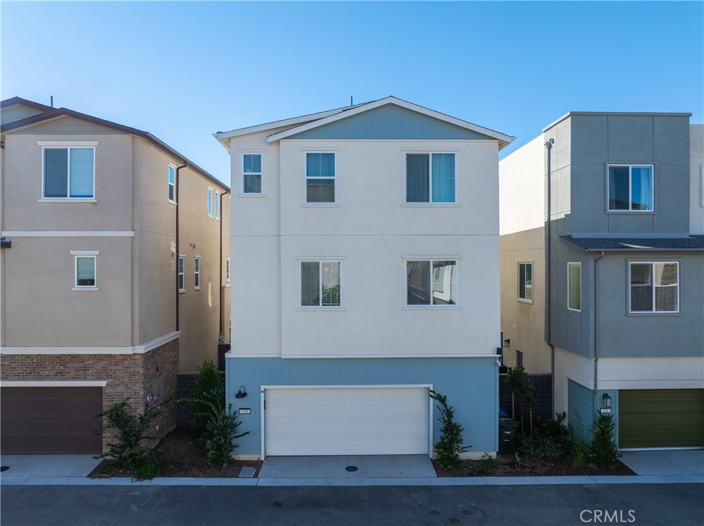 MLS #OC25262810 image #1