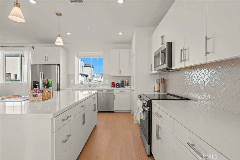 MLS #OC25262810 image #17