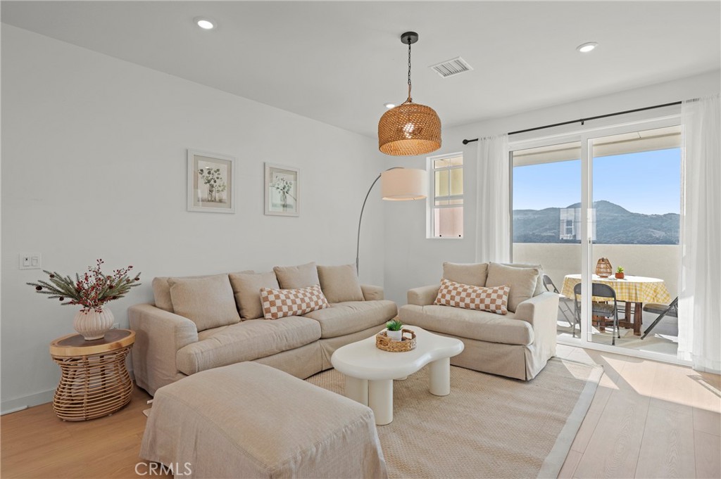 MLS #OC25262810 image #21