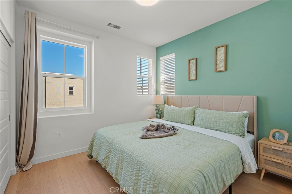 MLS #OC25262810 image #29