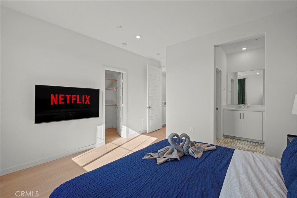 MLS #OC25262810 image #35