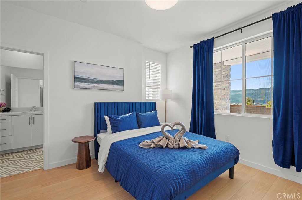 MLS #OC25262810 image #4