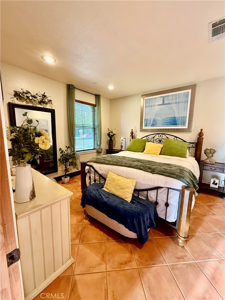 MLS #OC25262815 image #15