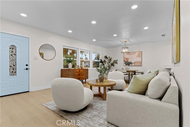 MLS #OC25262835 image #1