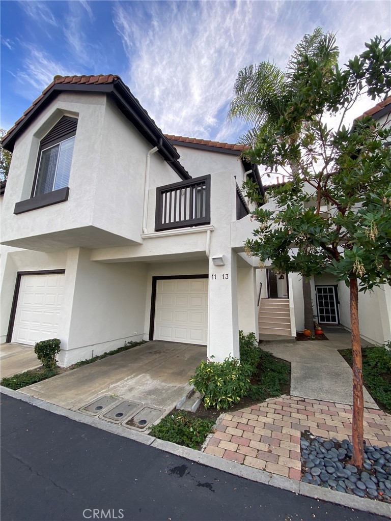 MLS #OC25262842 image #1