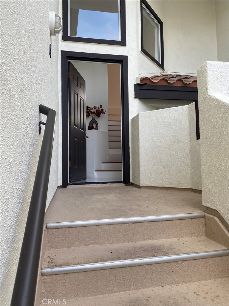 MLS #OC25262842 image #2