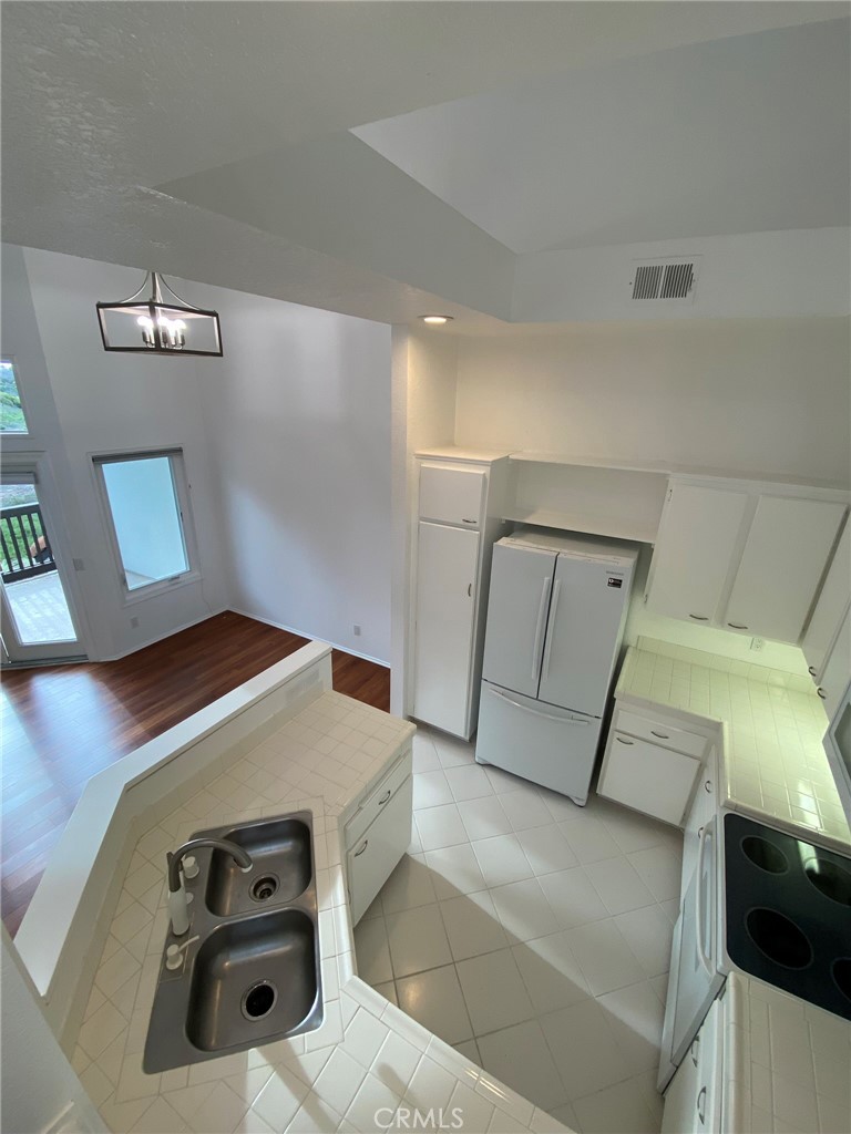 MLS #OC25262842 image #25