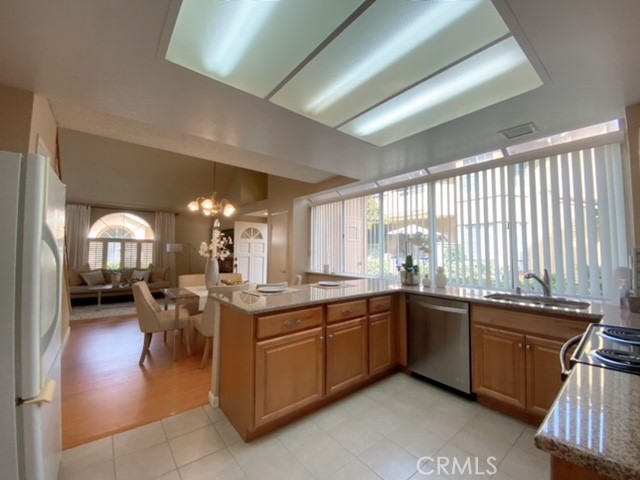 MLS #OC25262885 image #17