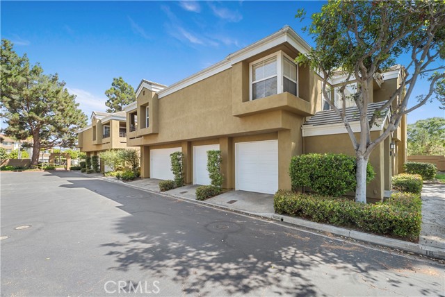 MLS #OC25262903 image #1