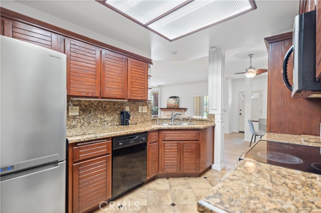 MLS #OC25262903 image #12