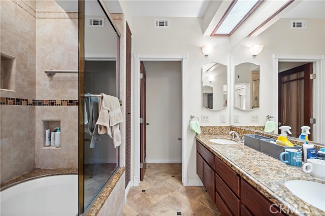 MLS #OC25262903 image #27