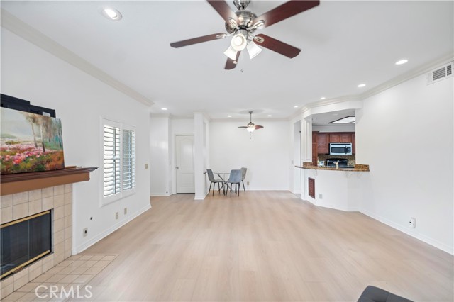 MLS #OC25262903 image #9