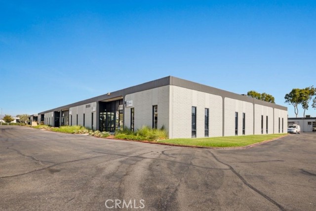 MLS #OC25262913 img 4