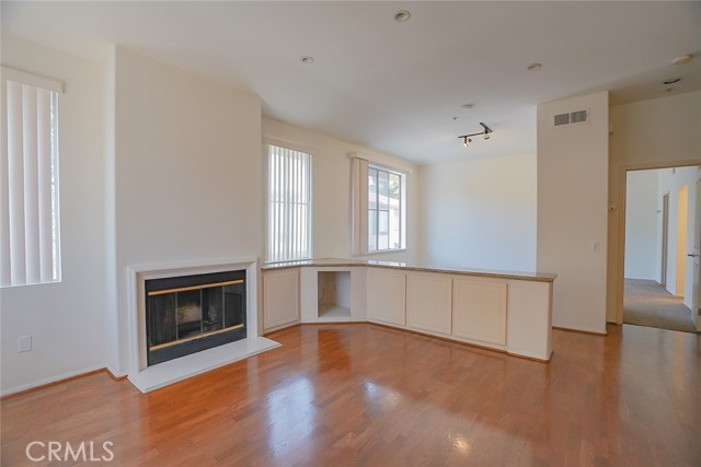 MLS #OC25262914 image #2