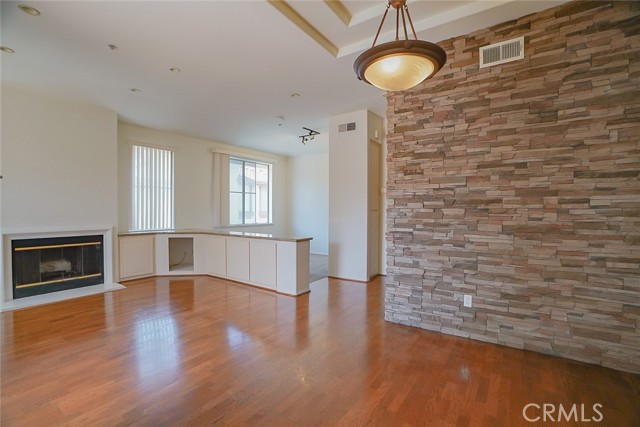 MLS #OC25262914 image #6