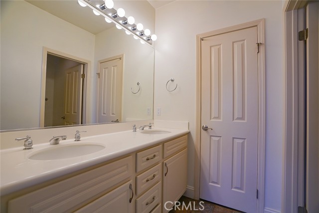 MLS #OC25262914 image #9