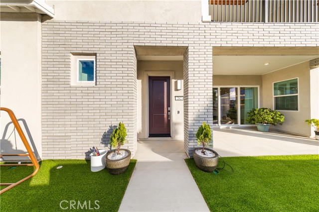 MLS #OC25262918 image #1