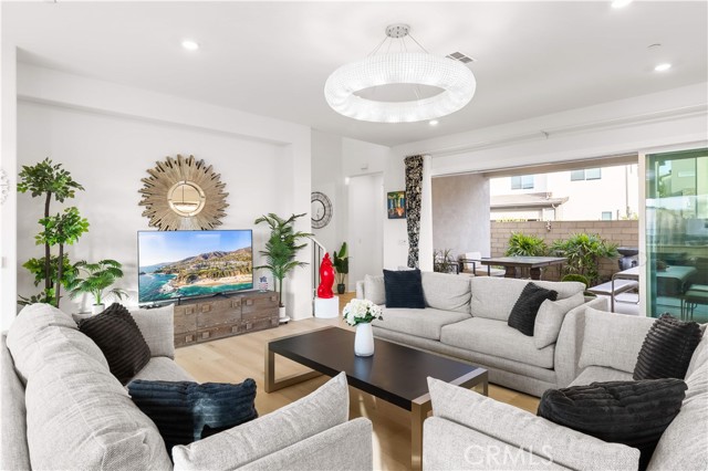 MLS #OC25262918 image #10