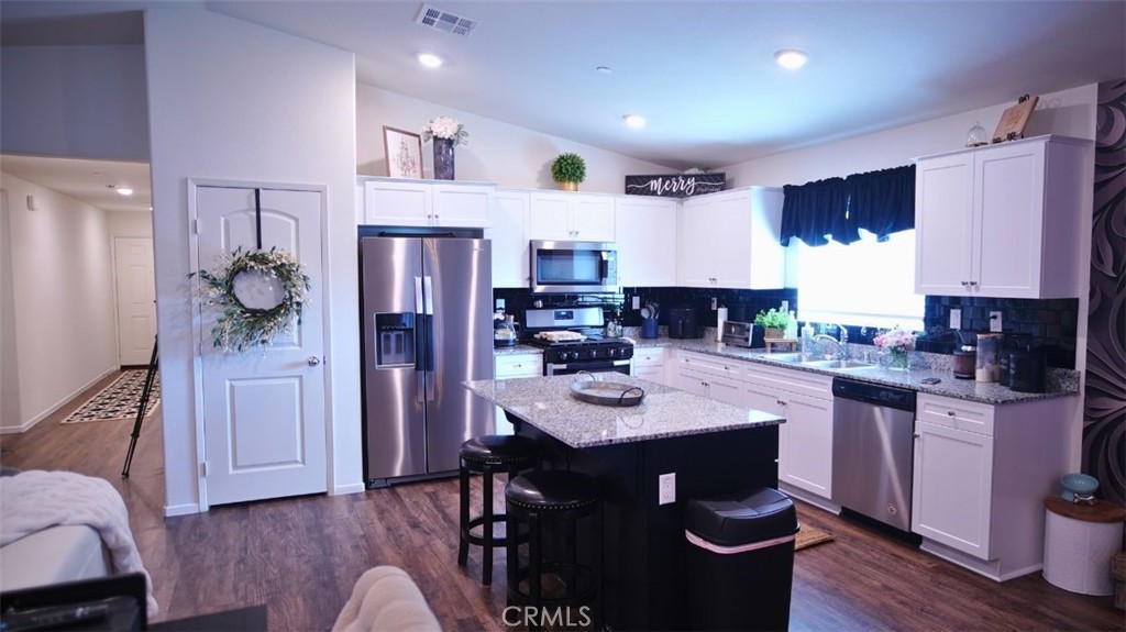 MLS #OC25262946 image #1