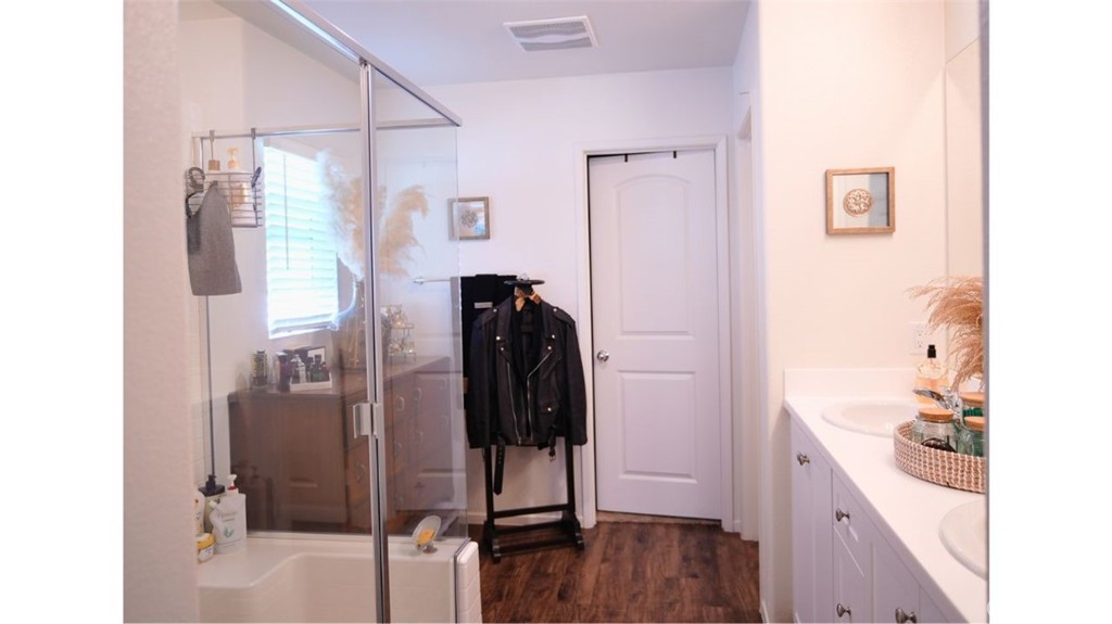 MLS #OC25262946 image #9