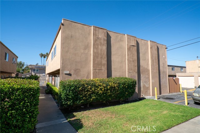 MLS #OC25262957 image #1