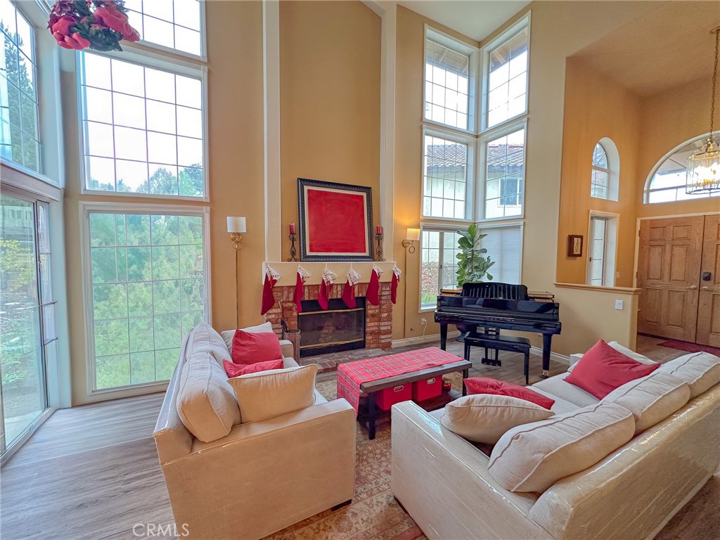 MLS #OC25262987 image #9