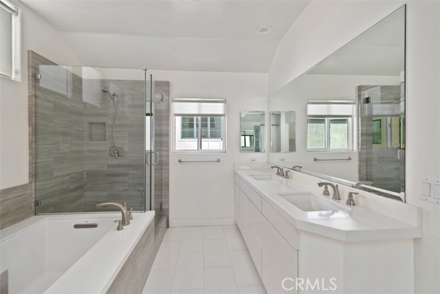 MLS #OC25262988 image #8