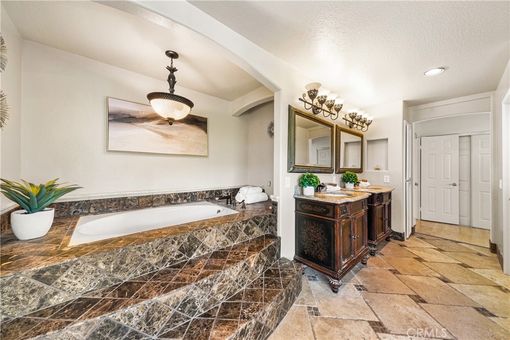 MLS #OC25263106 image #23