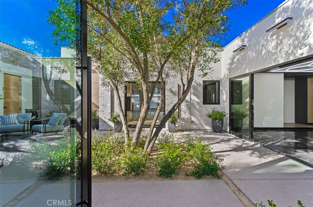 MLS #OC25263131 image #1