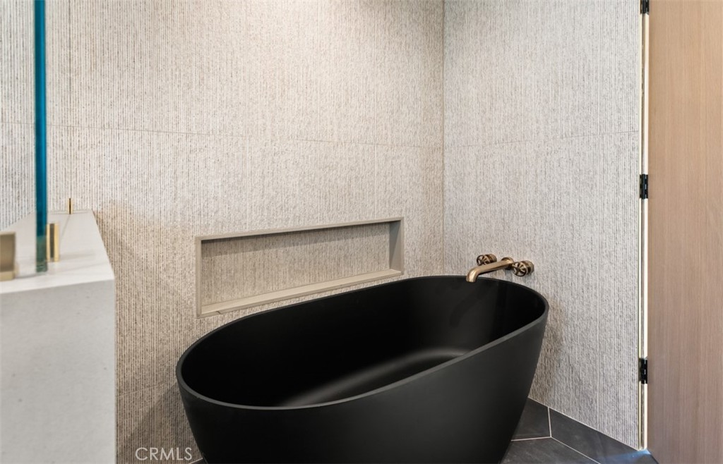 MLS #OC25263131 image #33