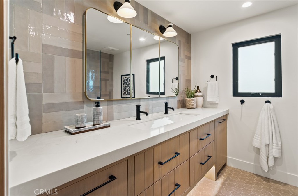 MLS #OC25263131 image #37