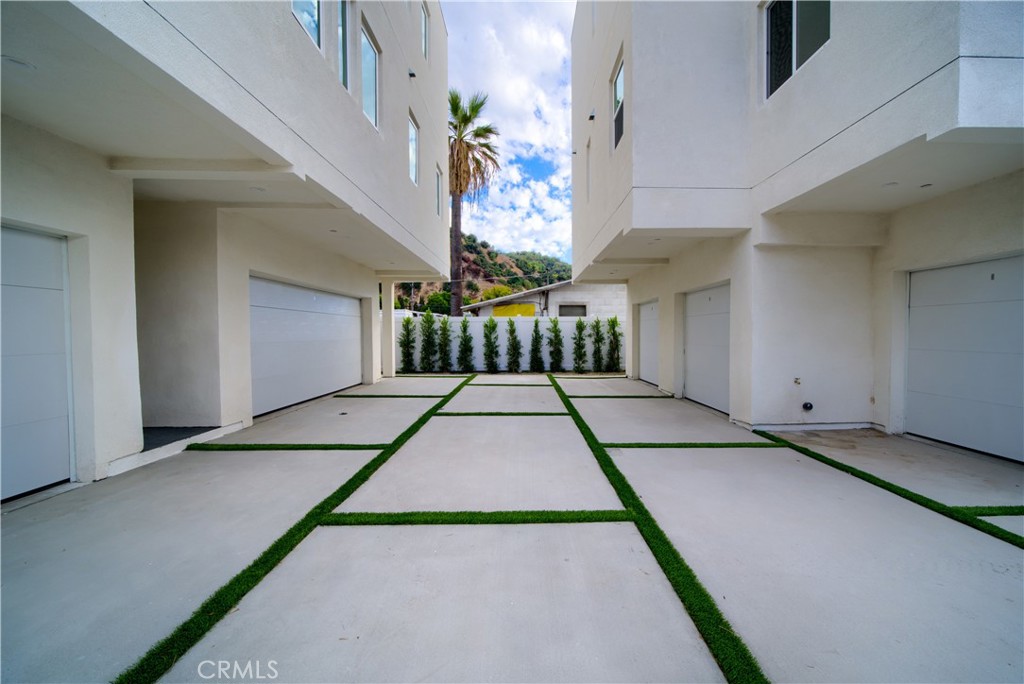 MLS #OC25263161 image #1