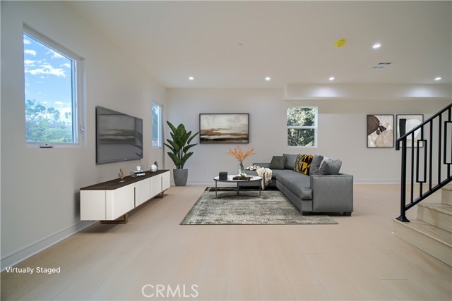 MLS #OC25263164 image #1