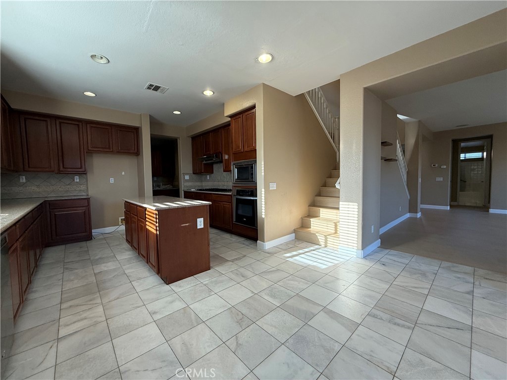 MLS #OC25263184 image #8